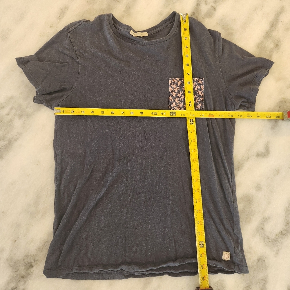 Marine Layer Blue Tee With Palm Tree Pocket Women's Size Medium - Picture 3 of 7